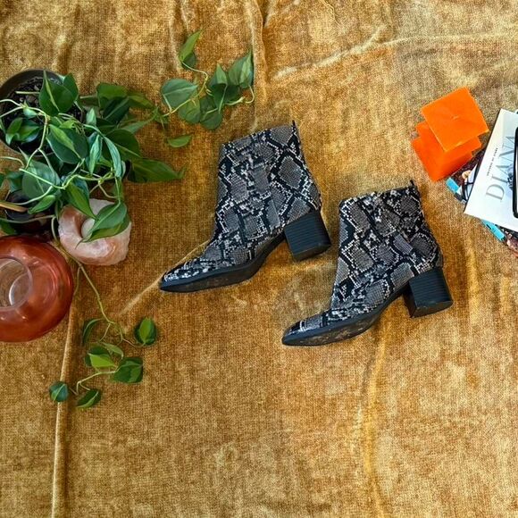 Old-navy Women's Silver and Grey Boots - Picture 3 of 8